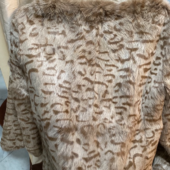 Olive does Olive rabbit fur jacket 🧥 L will fit S & M - Picture 4 of 16